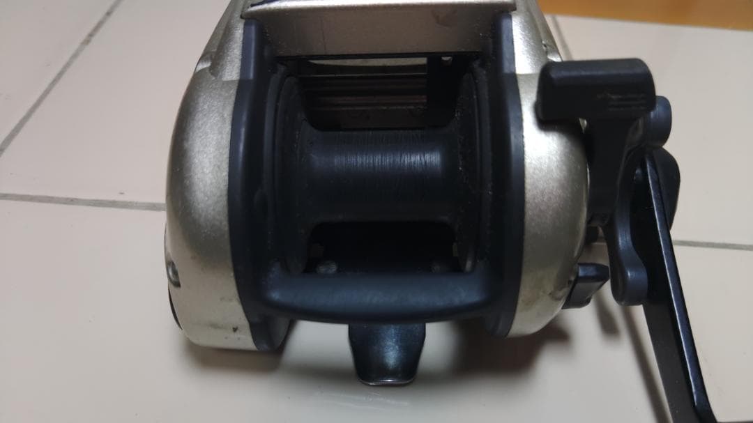 【初売り最終】シマノ 電動リール3000H(破損有) &1000EV ＋竿置き