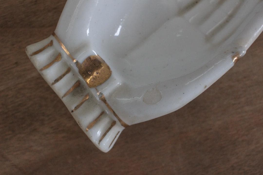 【C】ホワイトハンドモチーフ/Made in Japan /陶器製・小物入れ