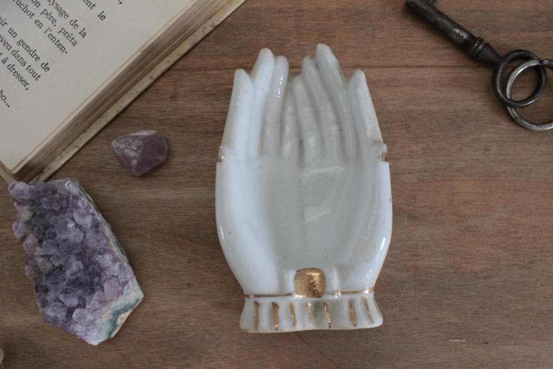 【C】ホワイトハンドモチーフ/Made in Japan /陶器製・小物入れ