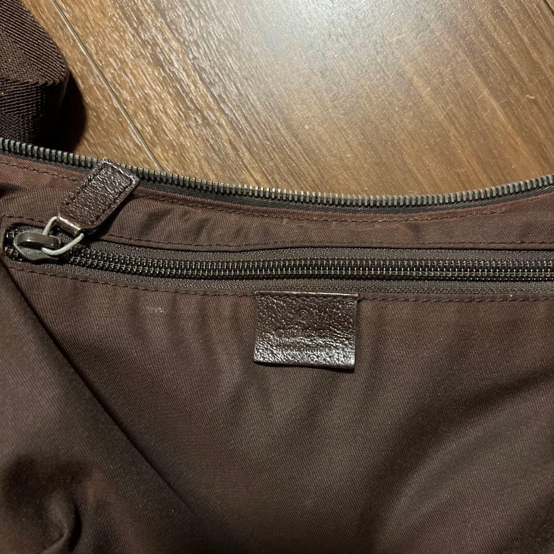 GUCCI ショルダーバッグGGキャンバス　ハーフムーン　茶色