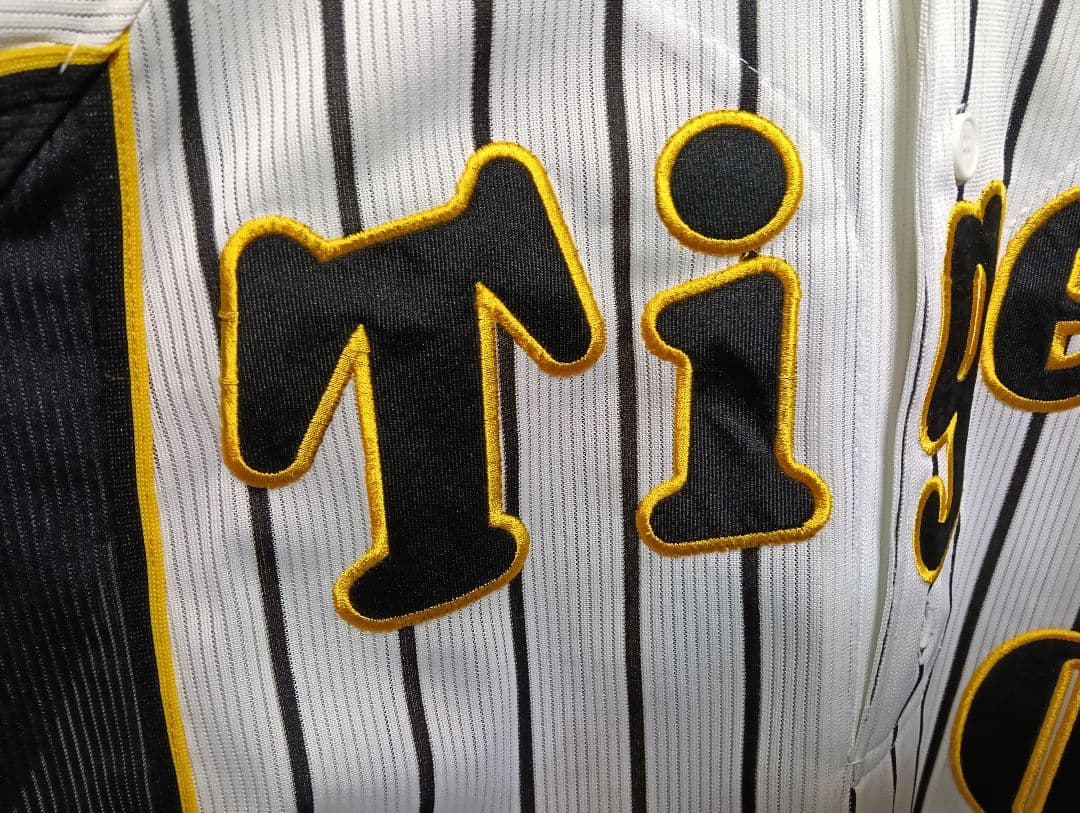 超希少・新品タグ付き！シャープ産業 阪神タイガース 田中秀太 ユニフォーム M