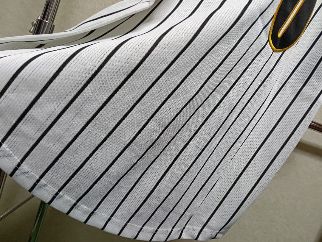 超希少・新品タグ付き！シャープ産業 阪神タイガース 田中秀太 ユニフォーム M