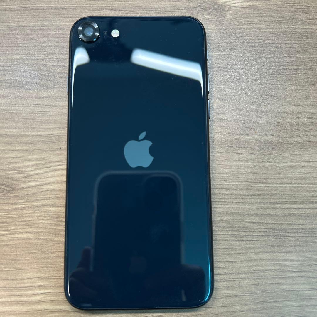 て*ん様 【美品】iPhone SE3第3世代スターライト 64GB simフリ