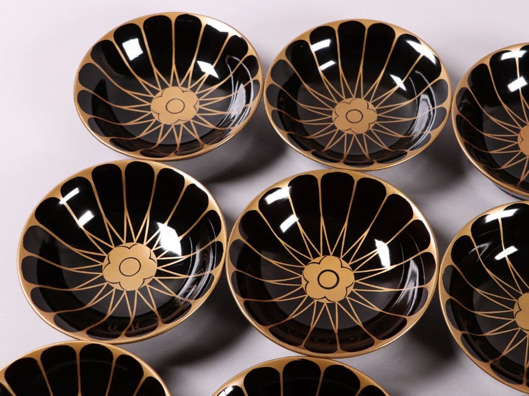 漆芸 木製漆器 菊花 蒔絵 黒塗 木皿 小皿 十六客 10.6cm【MA297】