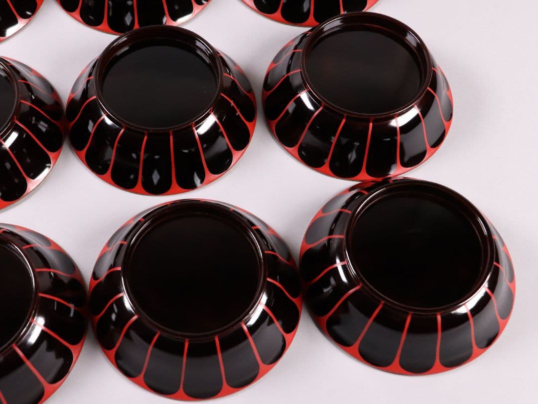 漆芸 木製漆器 菊花 蒔絵 黒塗 木皿 小皿 十六客 10.6cm【MA297】