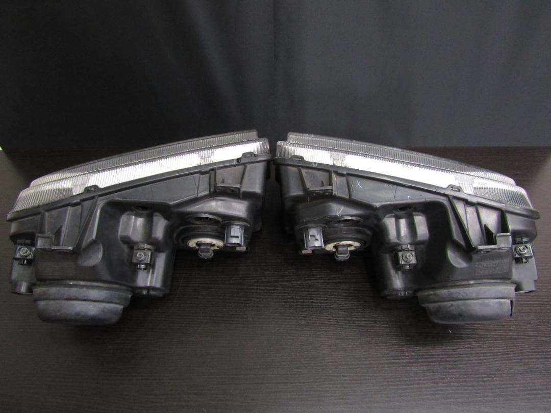 ママ　セール開催中❦クライスラー 300C 前期（2005年）ヘッドライト