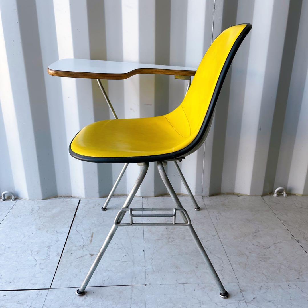 取付無料！ハーマンミラー イームズ シェルチェア テーブル付きスクールベース✨