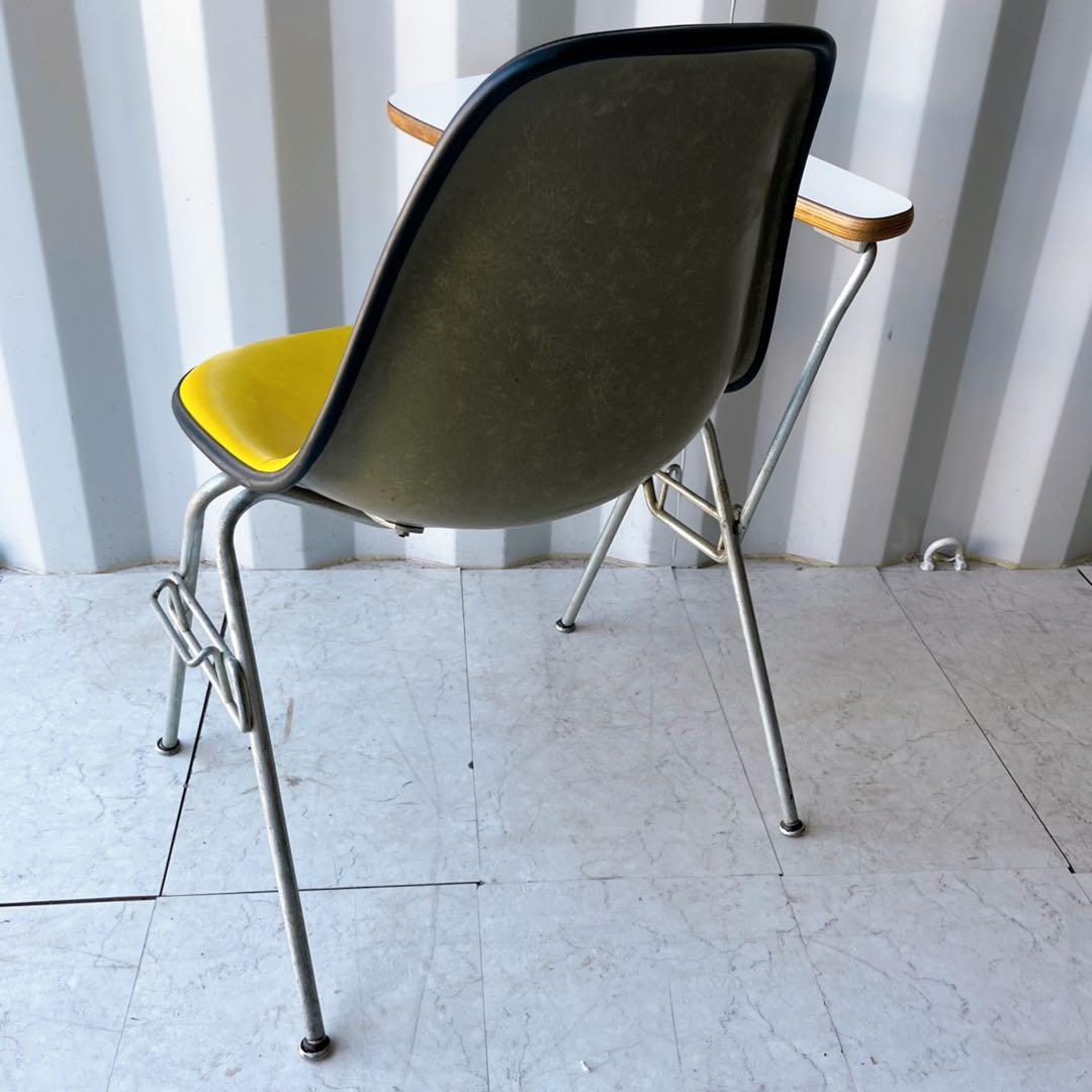 取付無料！ハーマンミラー イームズ シェルチェア テーブル付きスクールベース✨