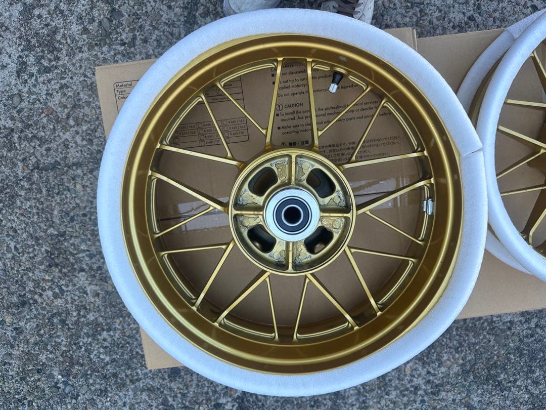 Kawasaki z900rs SE 純正ゴールドホイール　中古　8/15日まで