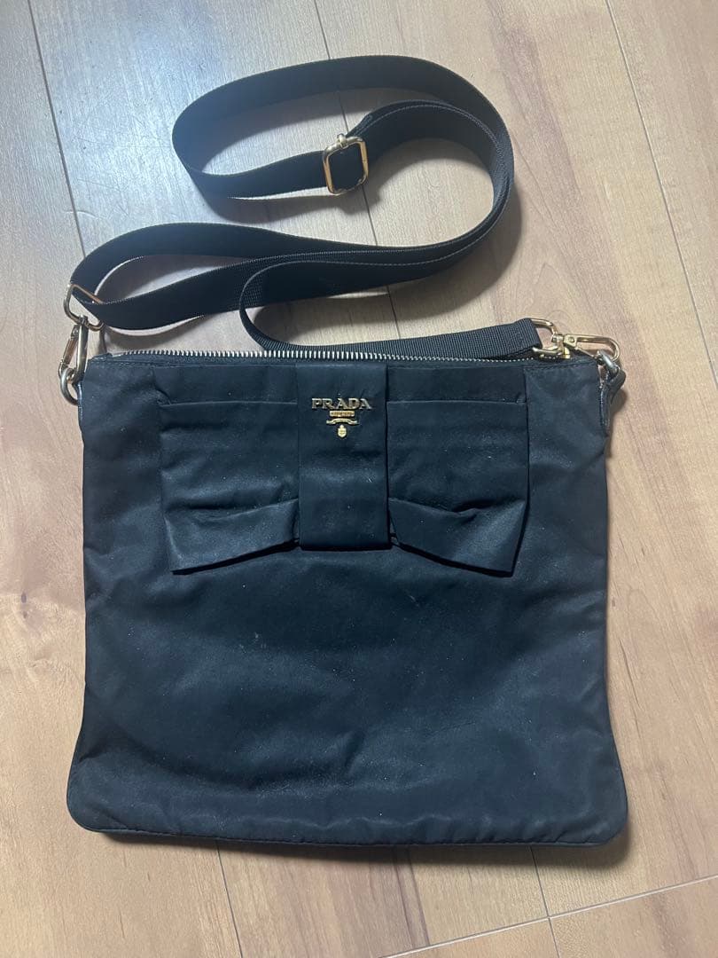 PRADA ブラック リボン ショルダーバッグ