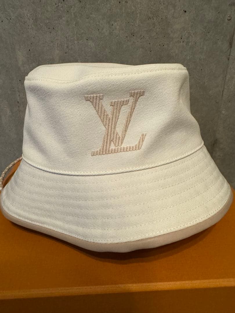 ルイヴィトン　LVロゴ　バケットハット　ホワイト　Sサイズ　M77574