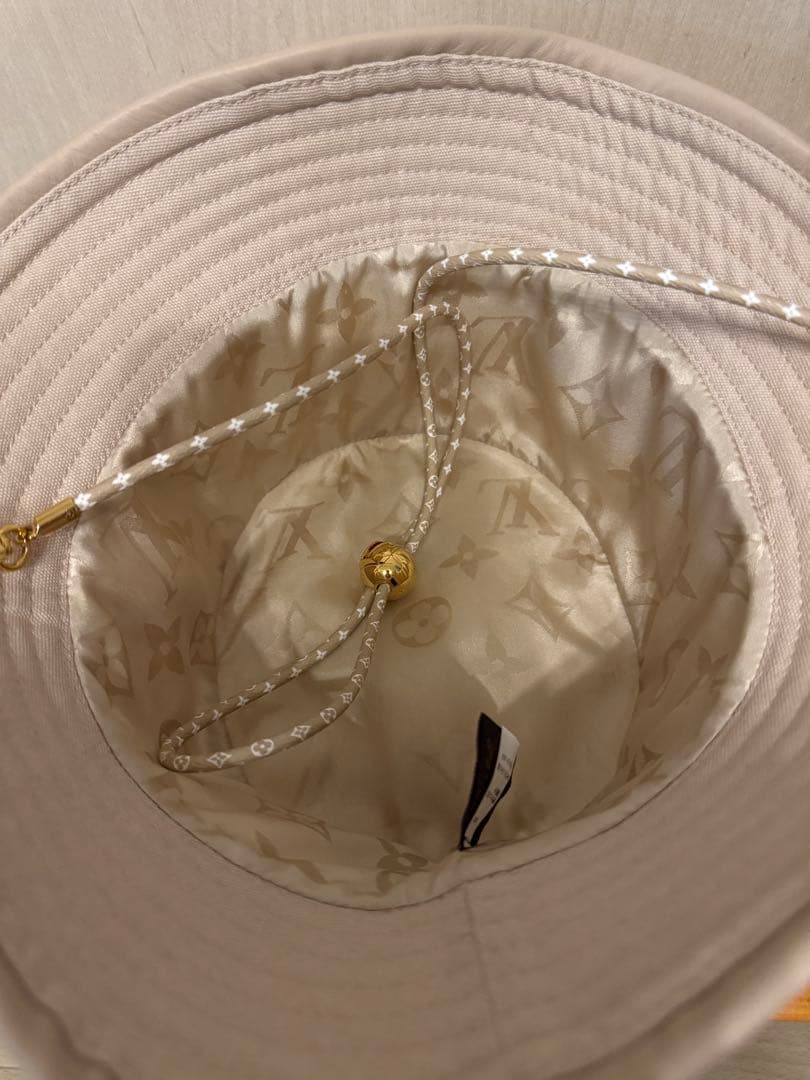 ルイヴィトン　LVロゴ　バケットハット　ホワイト　Sサイズ　M77574