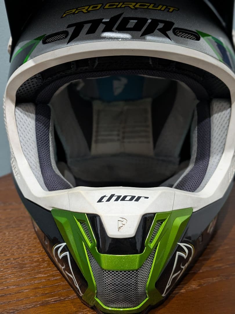 【希少】THOR オフロードヘルメット モンスターエナジー　ゴーグル付き