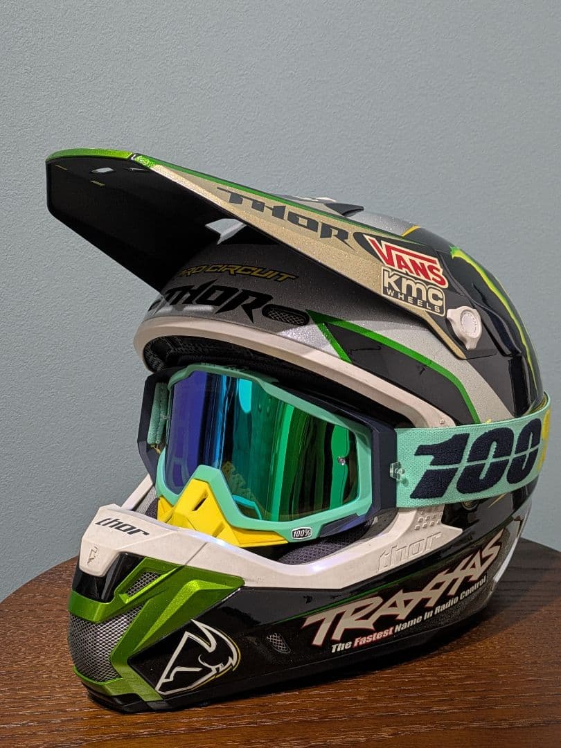 【希少】THOR オフロードヘルメット モンスターエナジー　ゴーグル付き