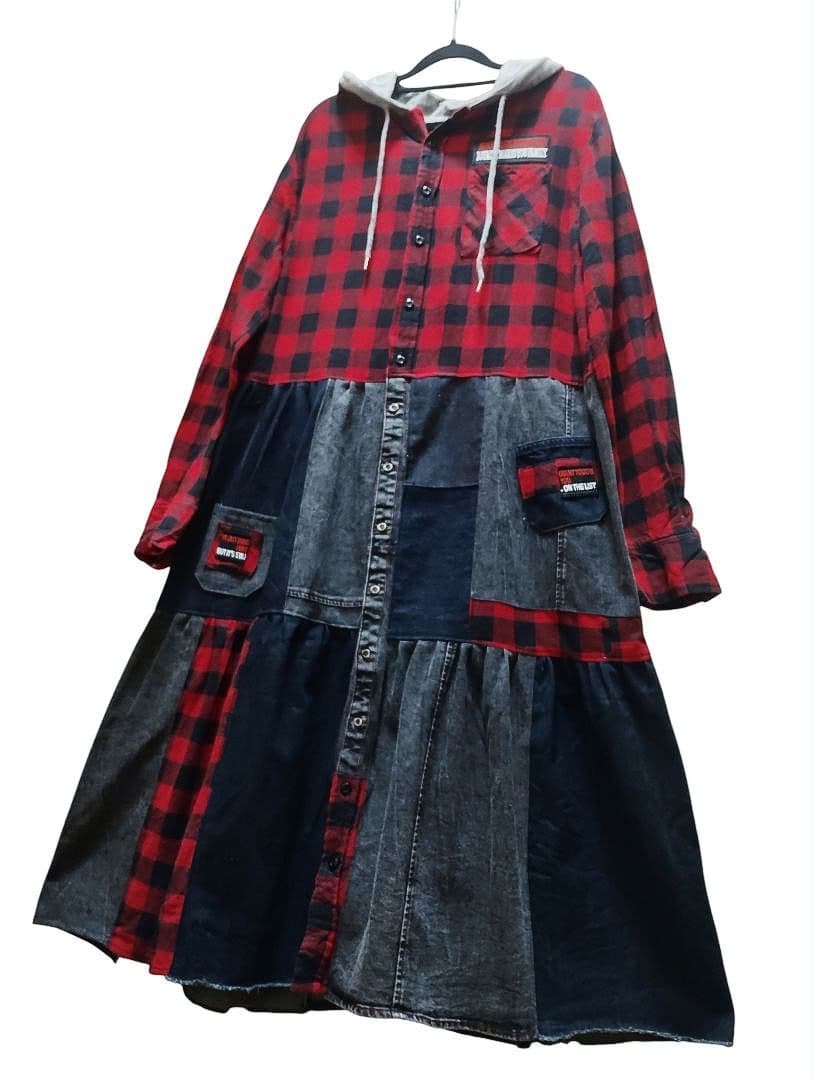 古着デニムリメイク　フード付きネルシャツの羽織れるデニムパッチワークワンピース