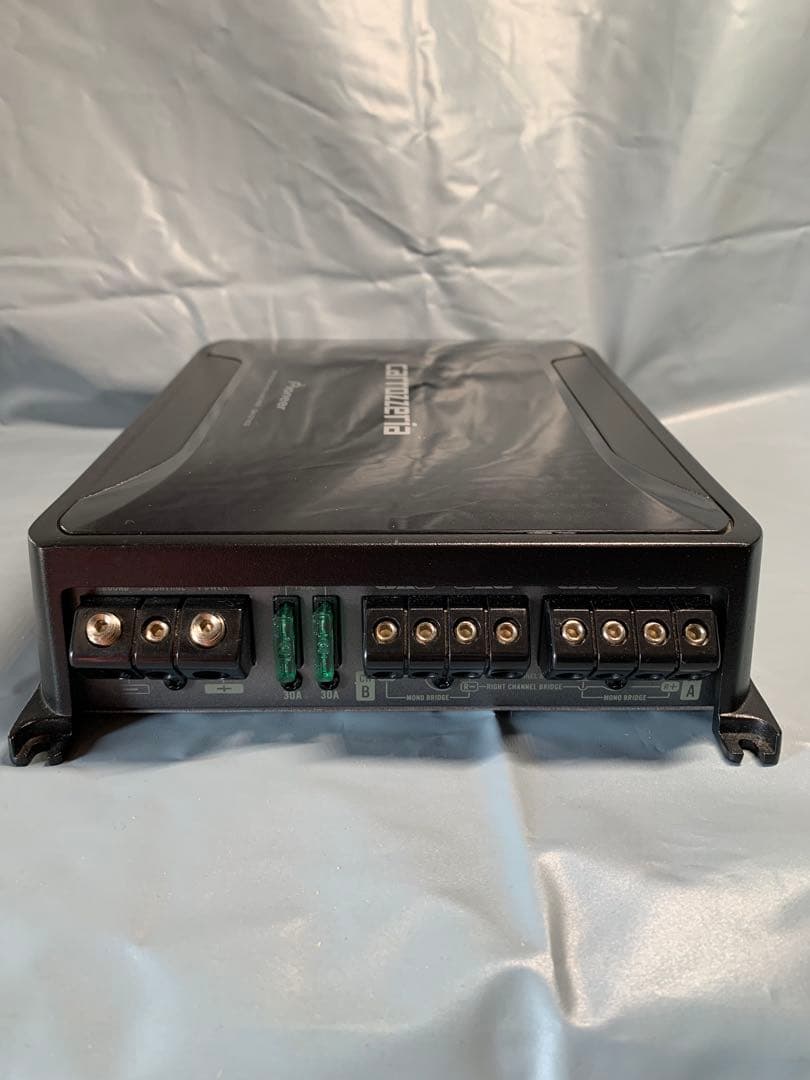 カロッツェリア GM-D7400 200w x 4ch パワーアンプ