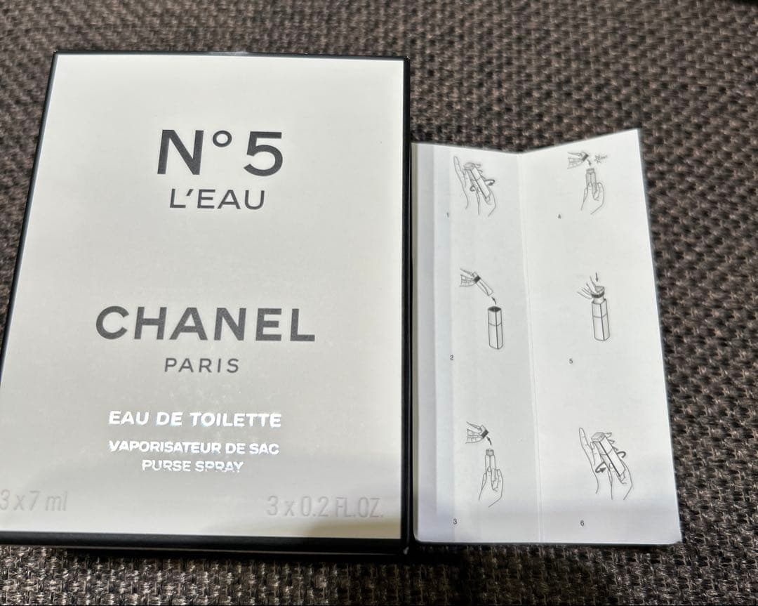 シャネルNo5 ロー　オードゥ　トワレット　パース　スプレー　チャームチェーン付
