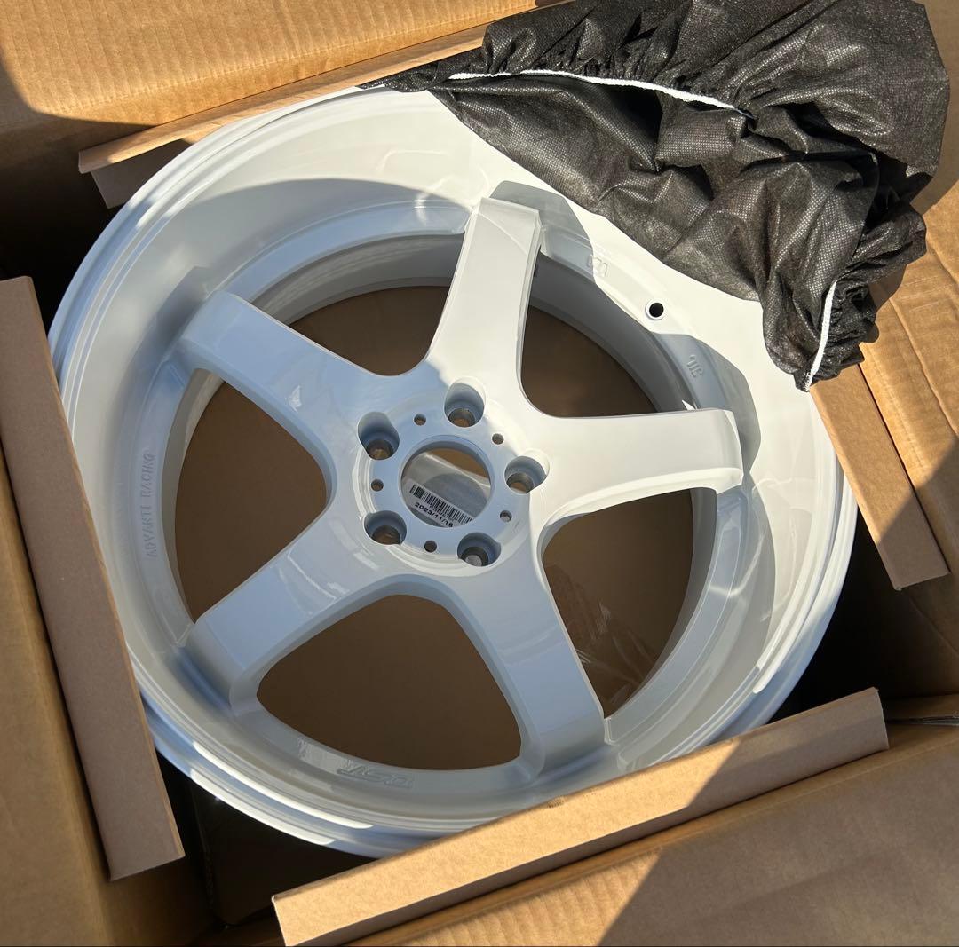 VALINO ヴァリノGV117D 18x9.5-22 5H 114.3 2本