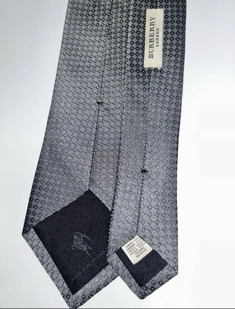 ★Tomo★【極美品】ネクタイ　バーバリーロンドン