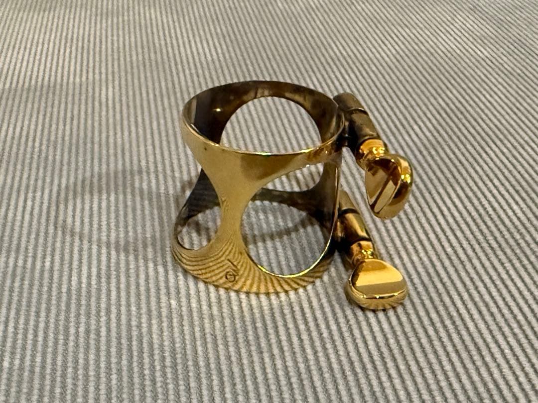 アトリエモモ　クラリネットリガチャー ヨコ　真鍮