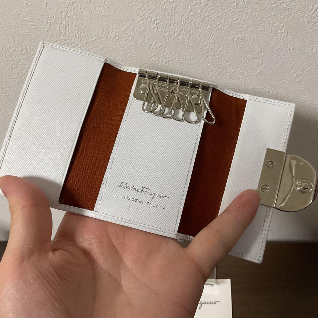りん☆新品未使用 美品 サルヴァトーレフェラガモ ガンチーニ キーケース③