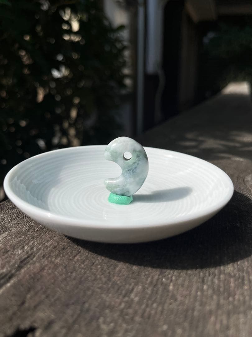 糸魚川翡翠　勾玉　天然石　パワーストーン　日本の国石