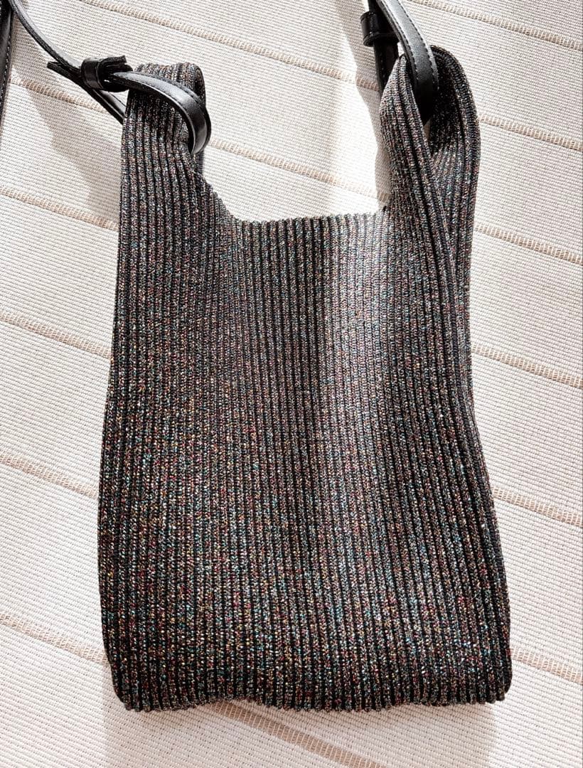 ❣️お値下げ❣️【ラストフレーム】ショルダーバック　サコッシュ　ラメ　黒　完売品