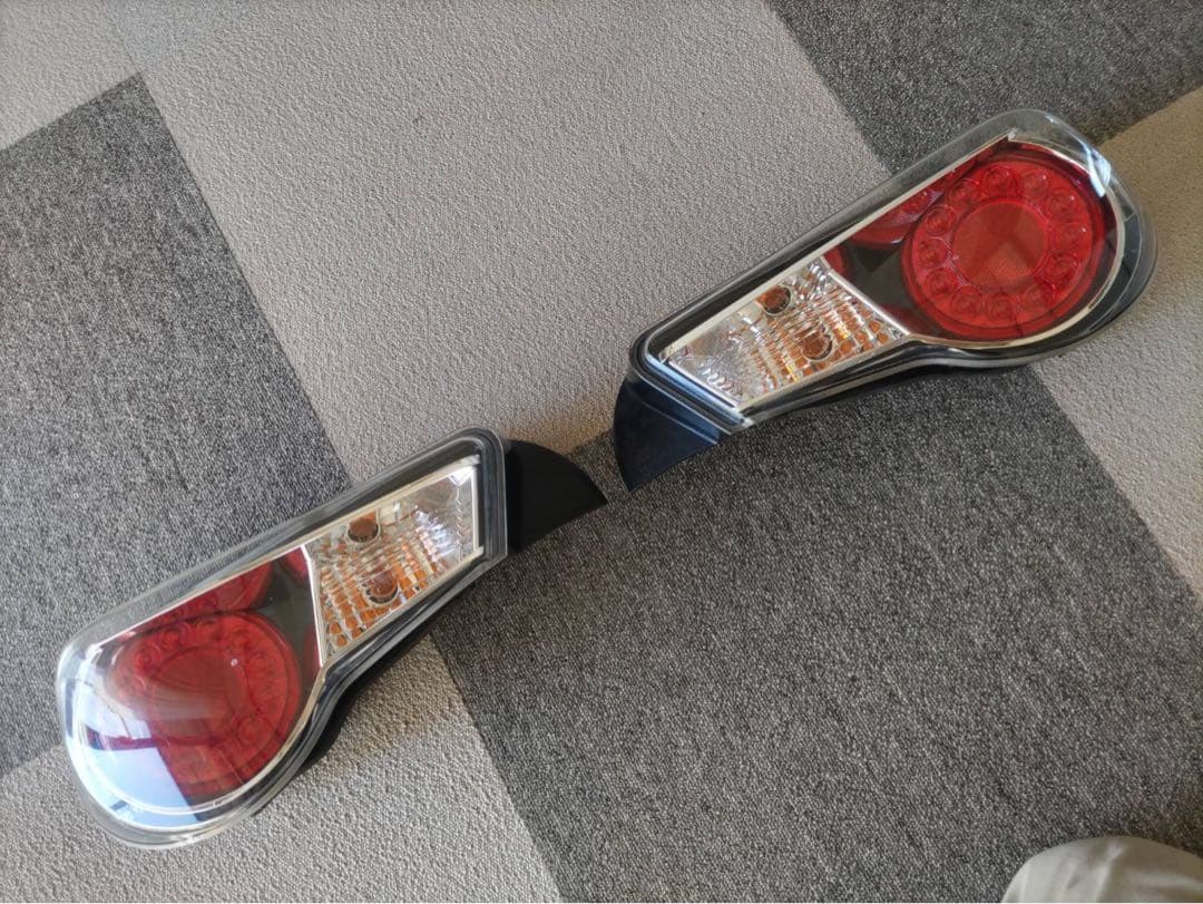 トヨタ86 前期型　純正テール　左右セット