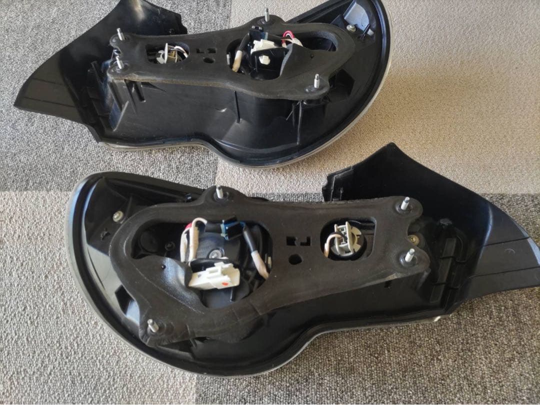 トヨタ86 前期型　純正テール　左右セット