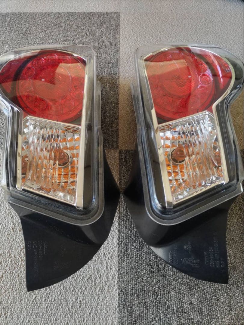 トヨタ86 前期型　純正テール　左右セット
