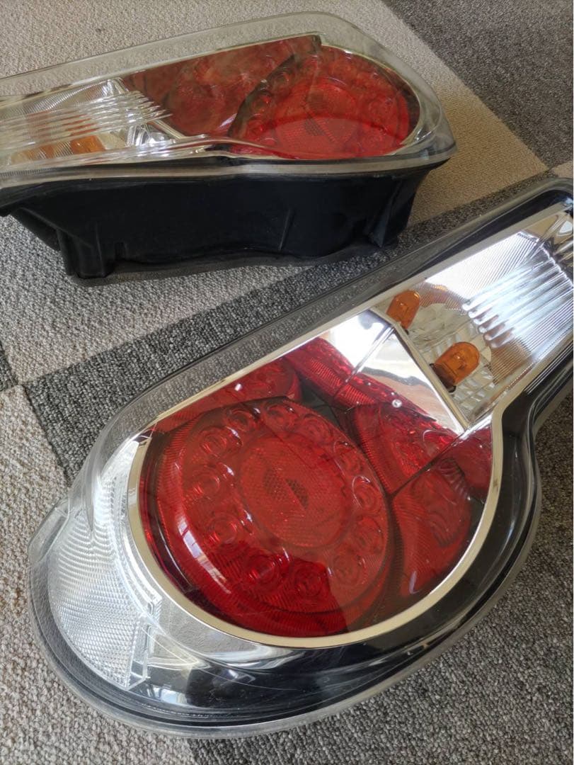 トヨタ86 前期型　純正テール　左右セット