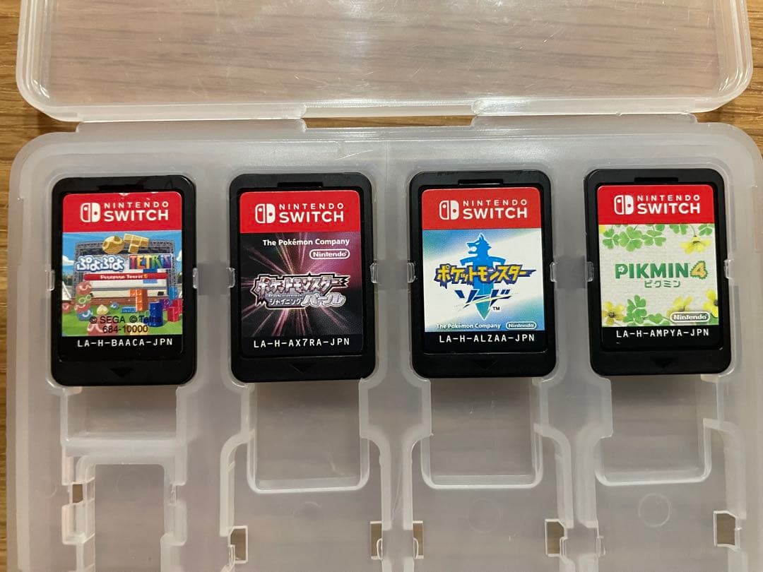 任天堂 switchゲームソフトまとめ売り4点 保護ケース付き