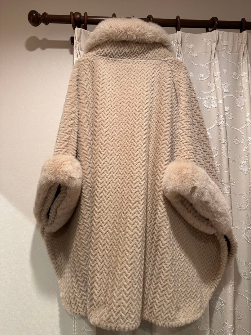 Yukarının ♡新品未使用！イシカワラボ　ファー付きポンチョ