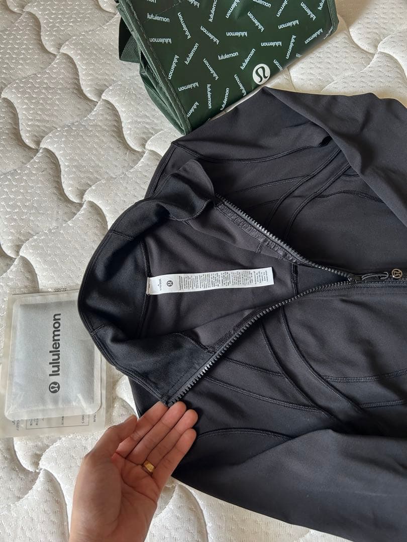 ルルレモン ディファイン ジャケット ボーン サイズ4