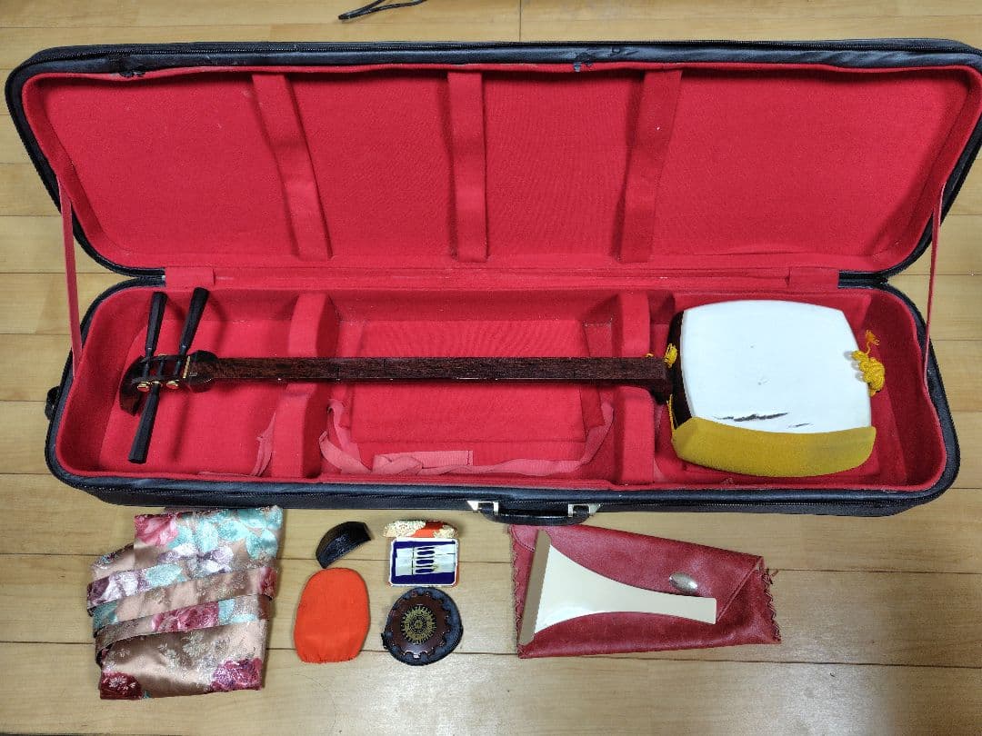 Ø*様 高級三味線太棹　 紅木東さわりk9刻印金細　二本溝子持綾杉胴　ケース付