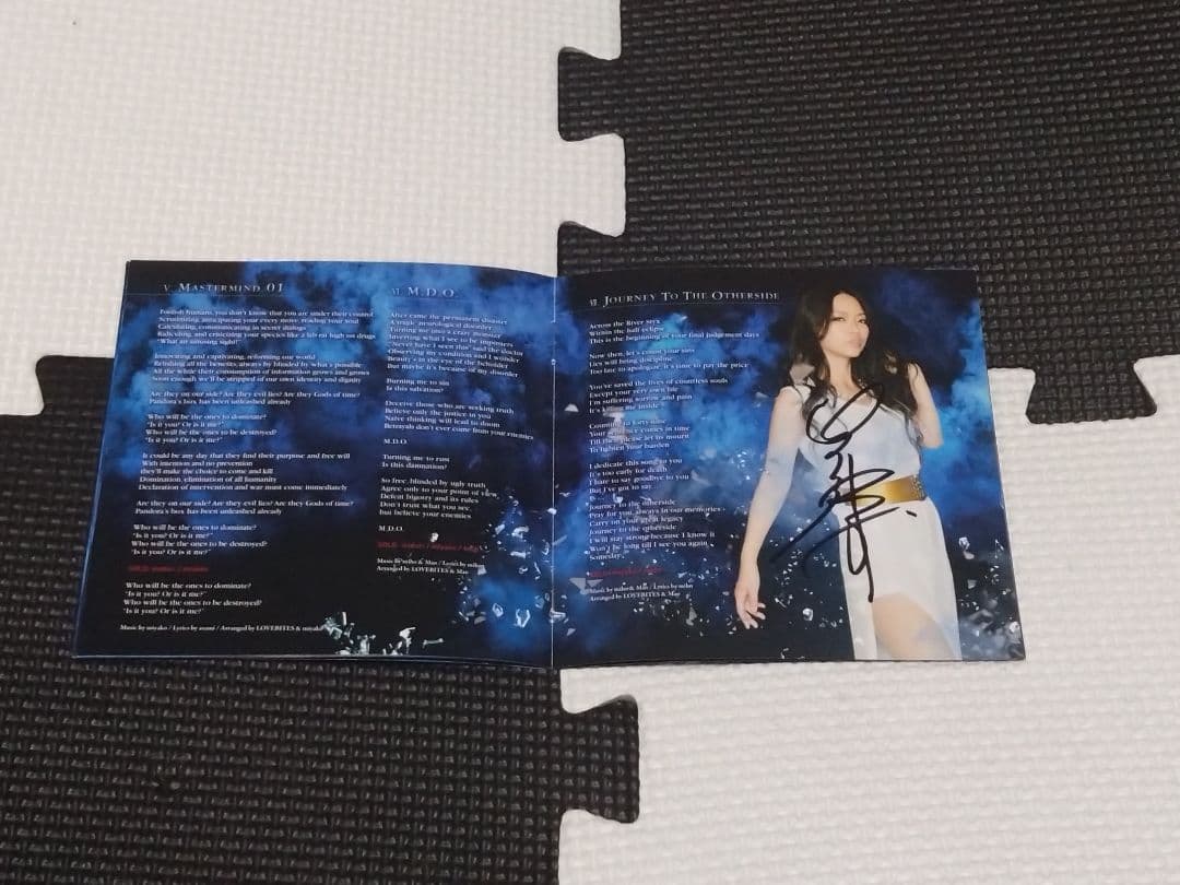 LOVEBITES 直筆サイン入り『CLOCKWORK IMMORTALITY』