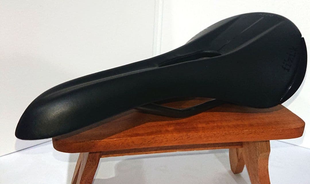 fi'zi:k ALIANTE R3 OPEN K:IUM サドル