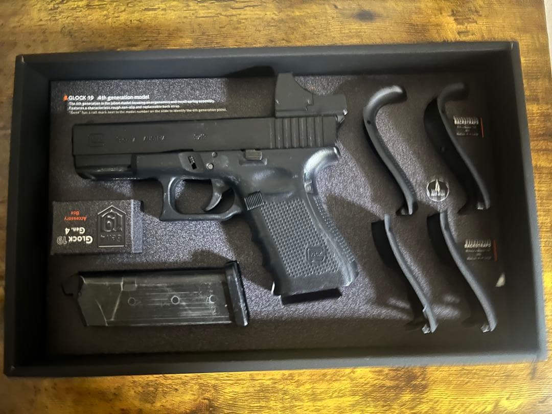 東京マルイ　Glock 19 Gen 4 (マイクロプロサイト付き)