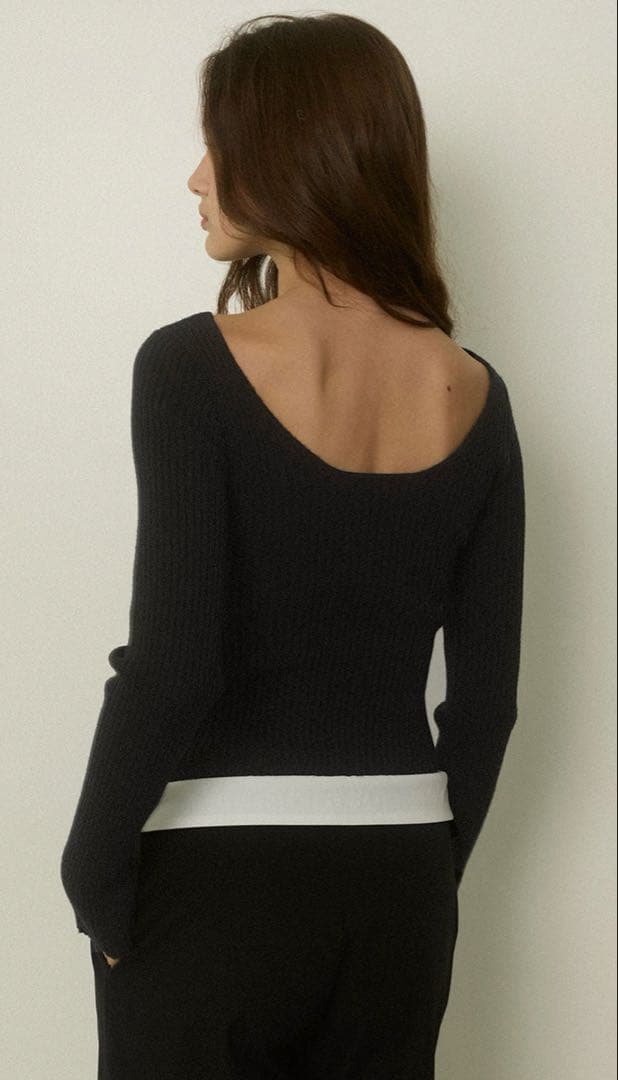 ALEXIA STAM 背中開きニットトップス　Wellnessスウェットパンツ