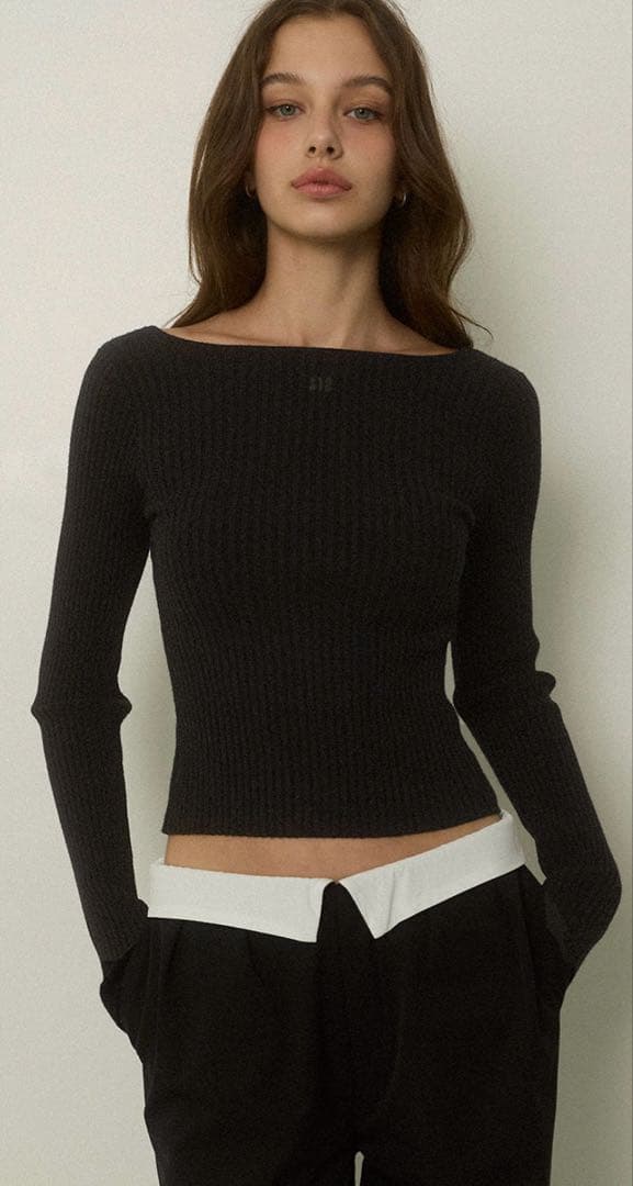 ALEXIA STAM 背中開きニットトップス　Wellnessスウェットパンツ