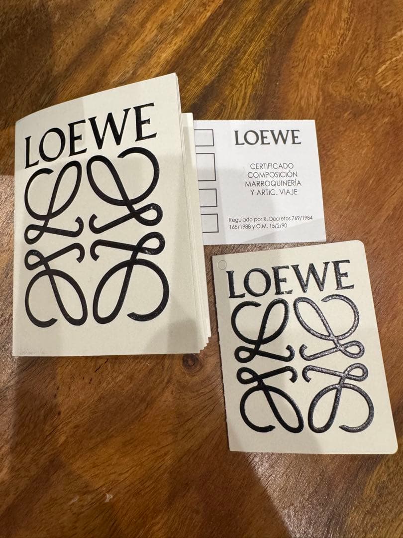 LOEWE ブラック レザー 三つ折り財布