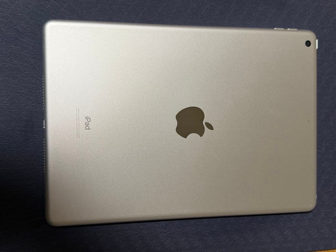iPad 本体　第七世代