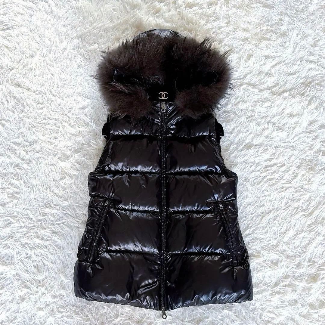 美品✨【デュベティカ】ファーフード付き2way ダウンベスト 光沢ブラック 38