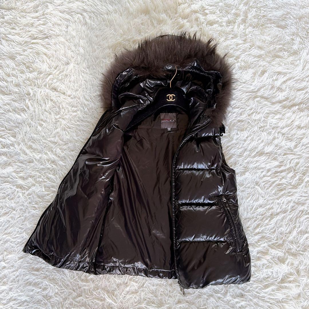 美品✨【デュベティカ】ファーフード付き2way ダウンベスト 光沢ブラック 38