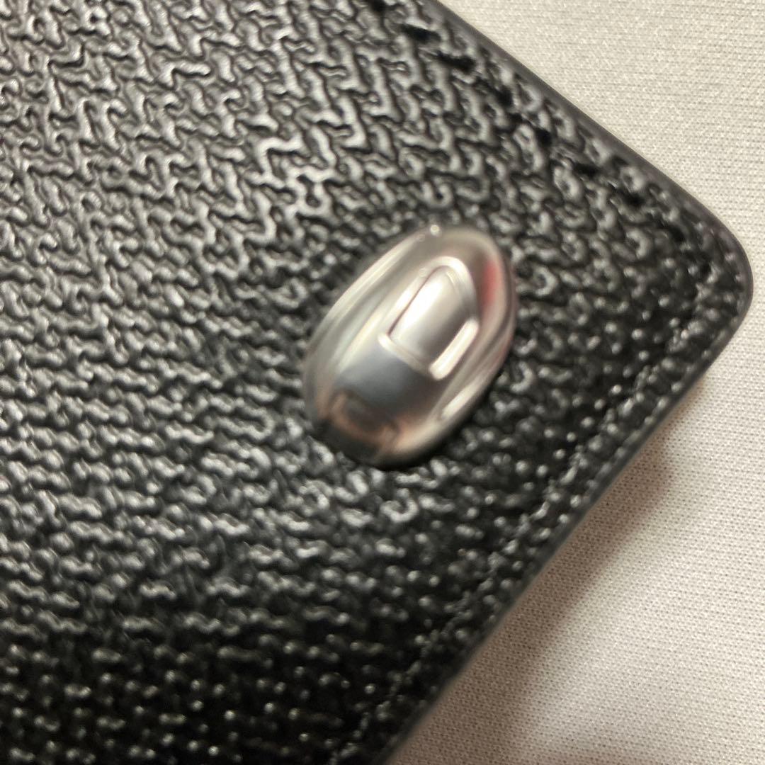 洗練されたデザイン　DIESEL TRI-FOLD COINS S X09664