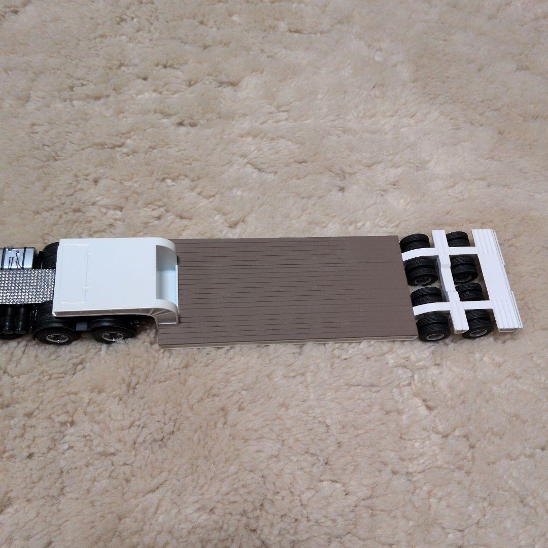 ホワイト トレーラー ミニカー　UD