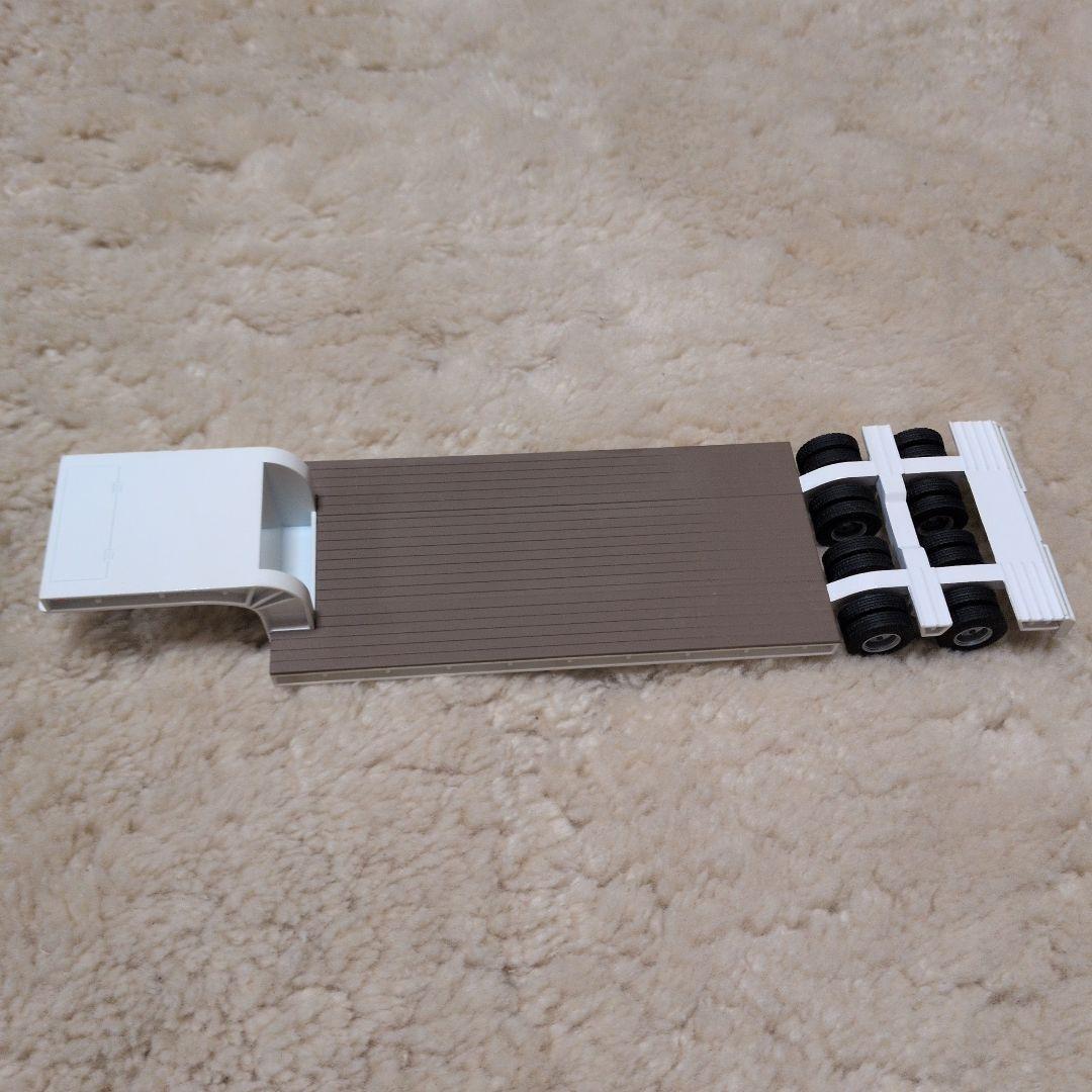 ホワイト トレーラー ミニカー　UD