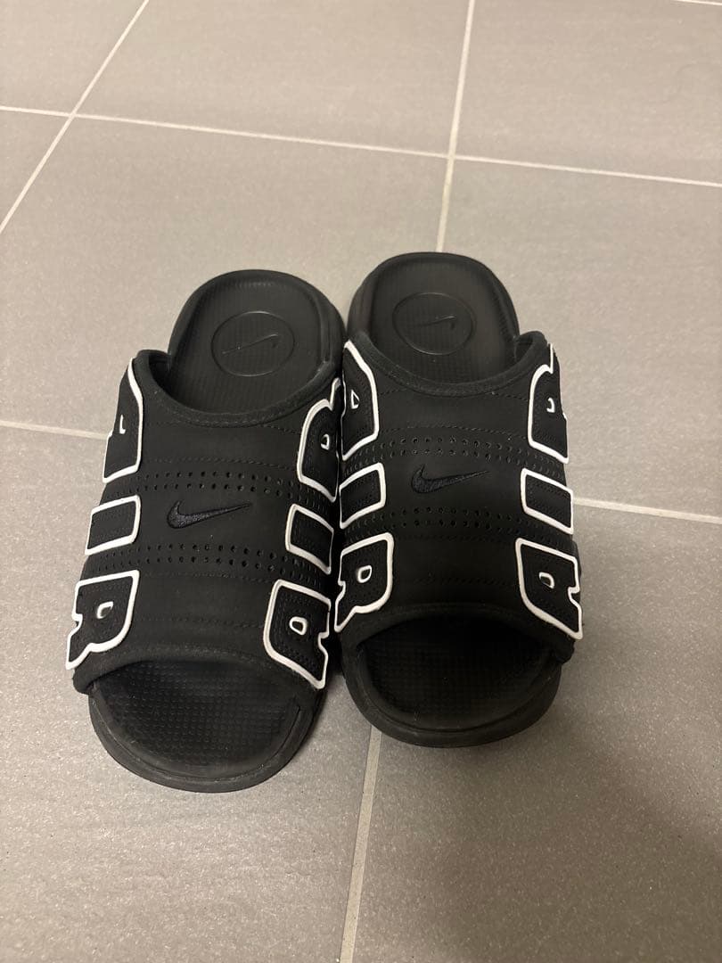 石田　Nike ブラック AIR サンダル　モアテン27cm