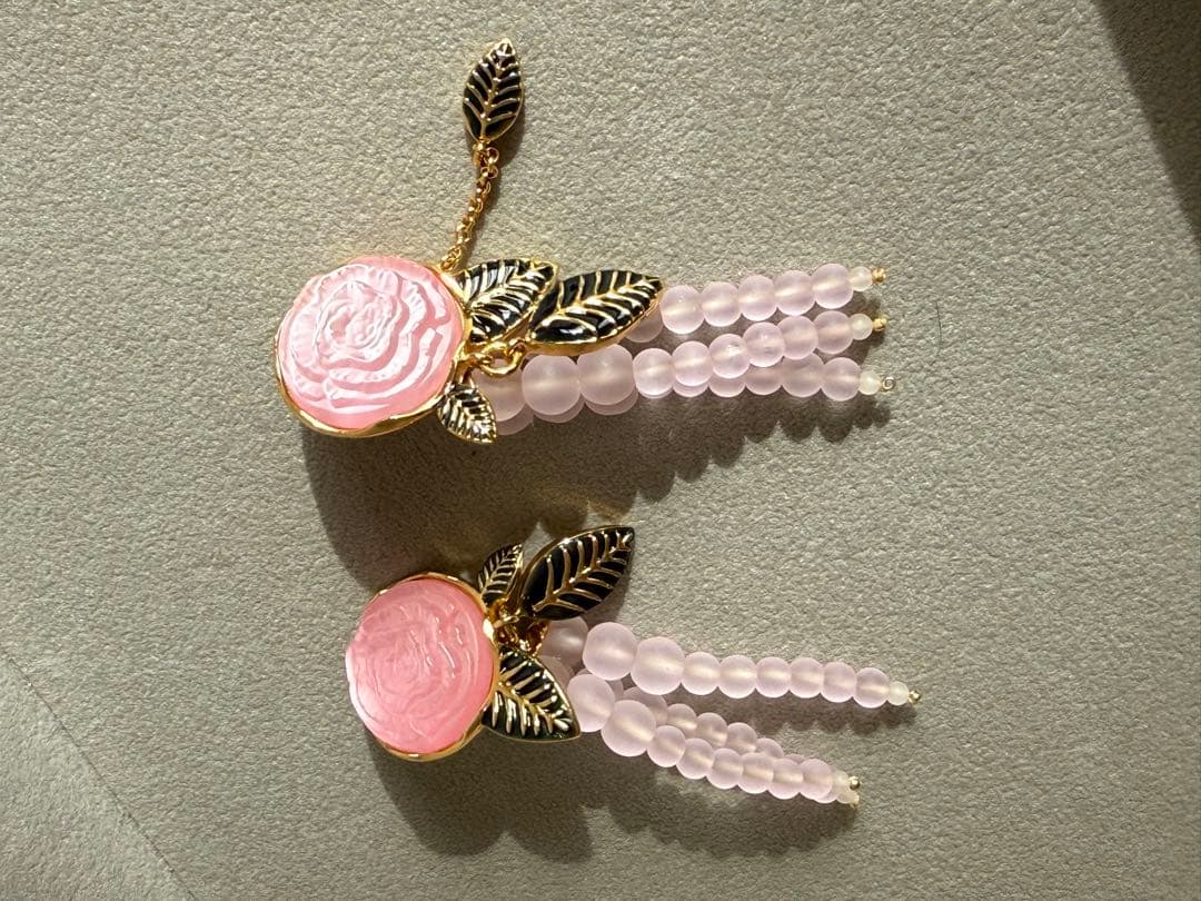 LALIQUEラリックローズモチーフ ピンクフリンジピアス