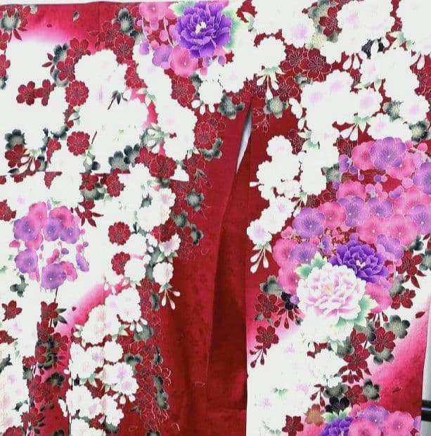 ◆【可憐なお花のお振り袖】刺繍と金糸使い
